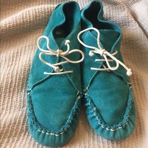 UO turquoise blue moccasin booties size 10